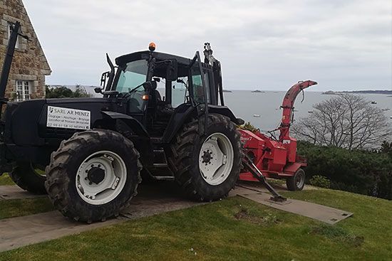 Tracteur avec broyeur